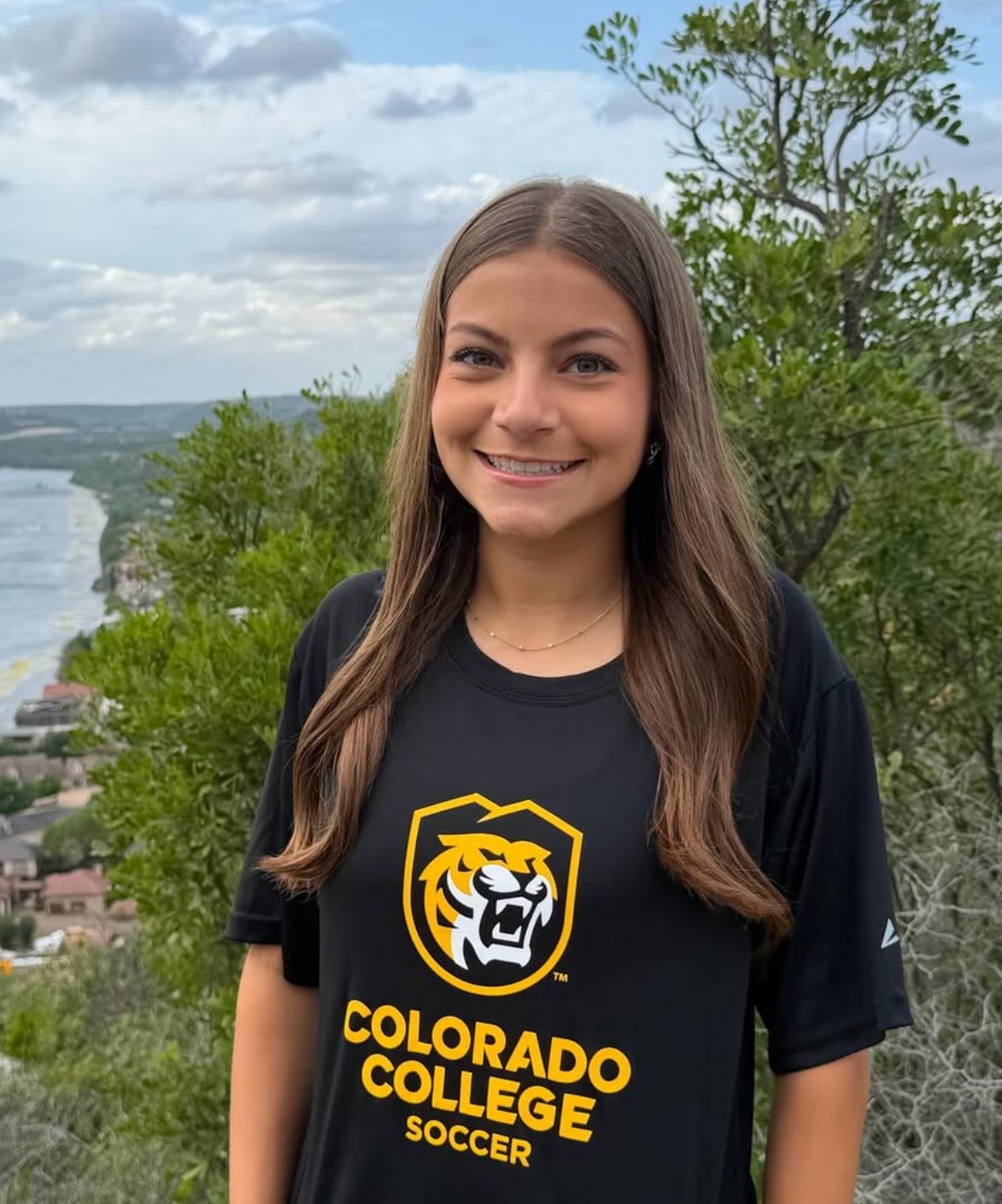 Eva Pensamiento, Vandegrift #10, striking the ball